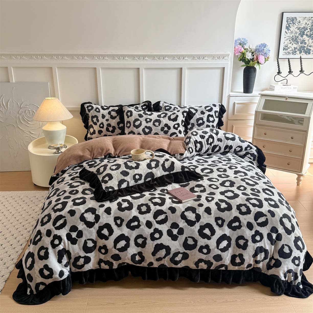 91家纺网 家纺一手货源 找家纺 温眠家纺 2025新款200g全工艺牛奶绒花边款四件套吊边床单 野性