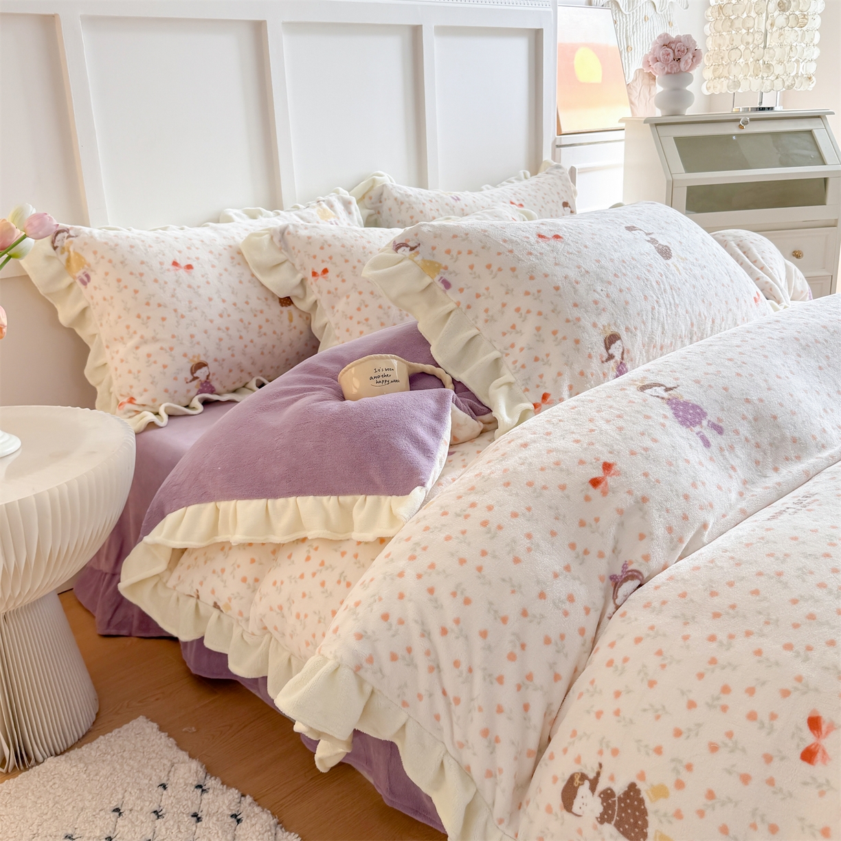 91家纺网 家纺一手货源 找家纺 温眠家纺 2025新款200g全工艺牛奶绒花边款四件套吊边床单 春意