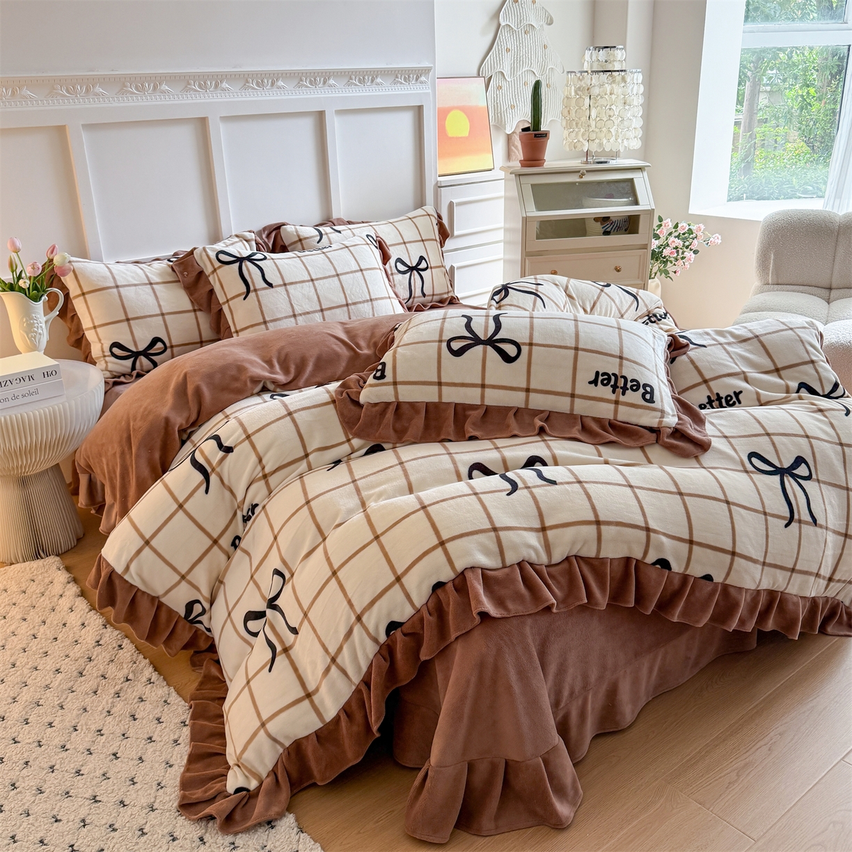 91家纺网 家纺一手货源 找家纺 温眠家纺 2025新款200g全工艺牛奶绒花边款四件套吊边床单 奶茶蝴蝶结