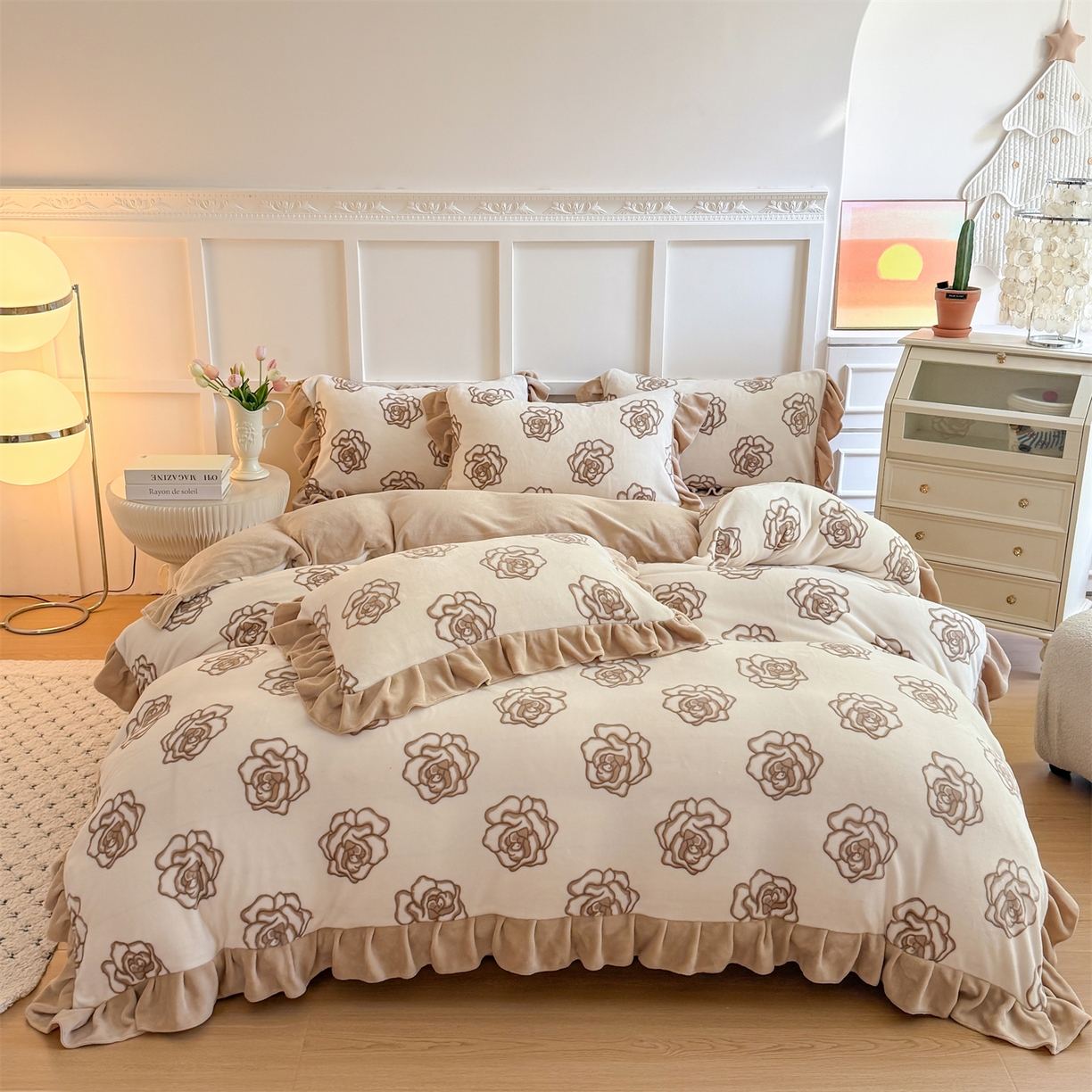 温眠家纺 2025新款200g全工艺牛奶绒花边款四件套吊边床单 山茶花