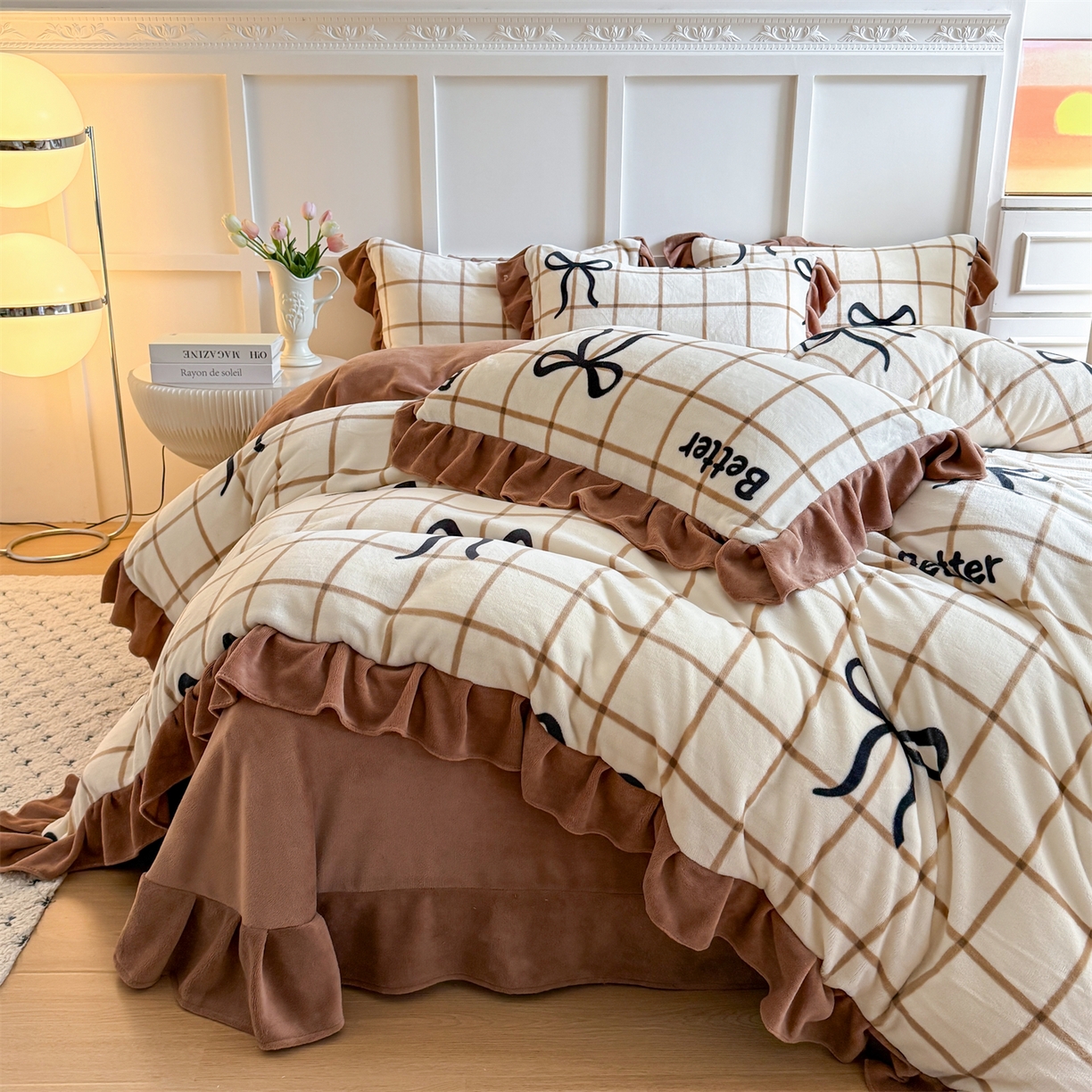 91家纺网 家纺一手货源 找家纺 温眠家纺 2025新款200g全工艺牛奶绒花边款四件套吊边床单 奶茶蝴蝶结