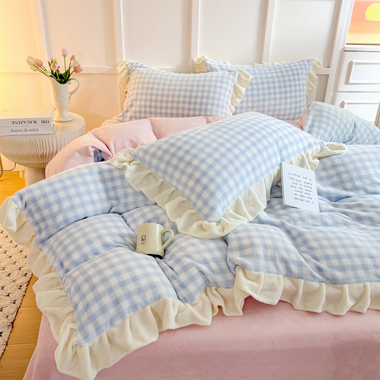 91家纺网 家纺一手货源 找家纺 温眠家纺 2025新款200g全工艺牛奶绒花边款四件套吊边床单 天蓝格