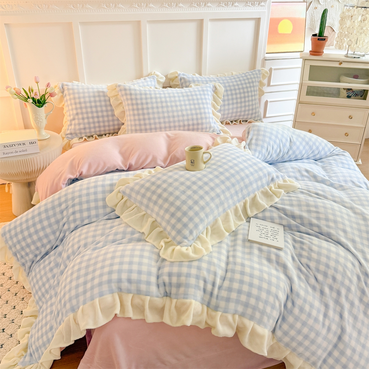 91家纺网 家纺一手货源 找家纺 温眠家纺 2025新款200g全工艺牛奶绒花边款四件套吊边床单 天蓝格