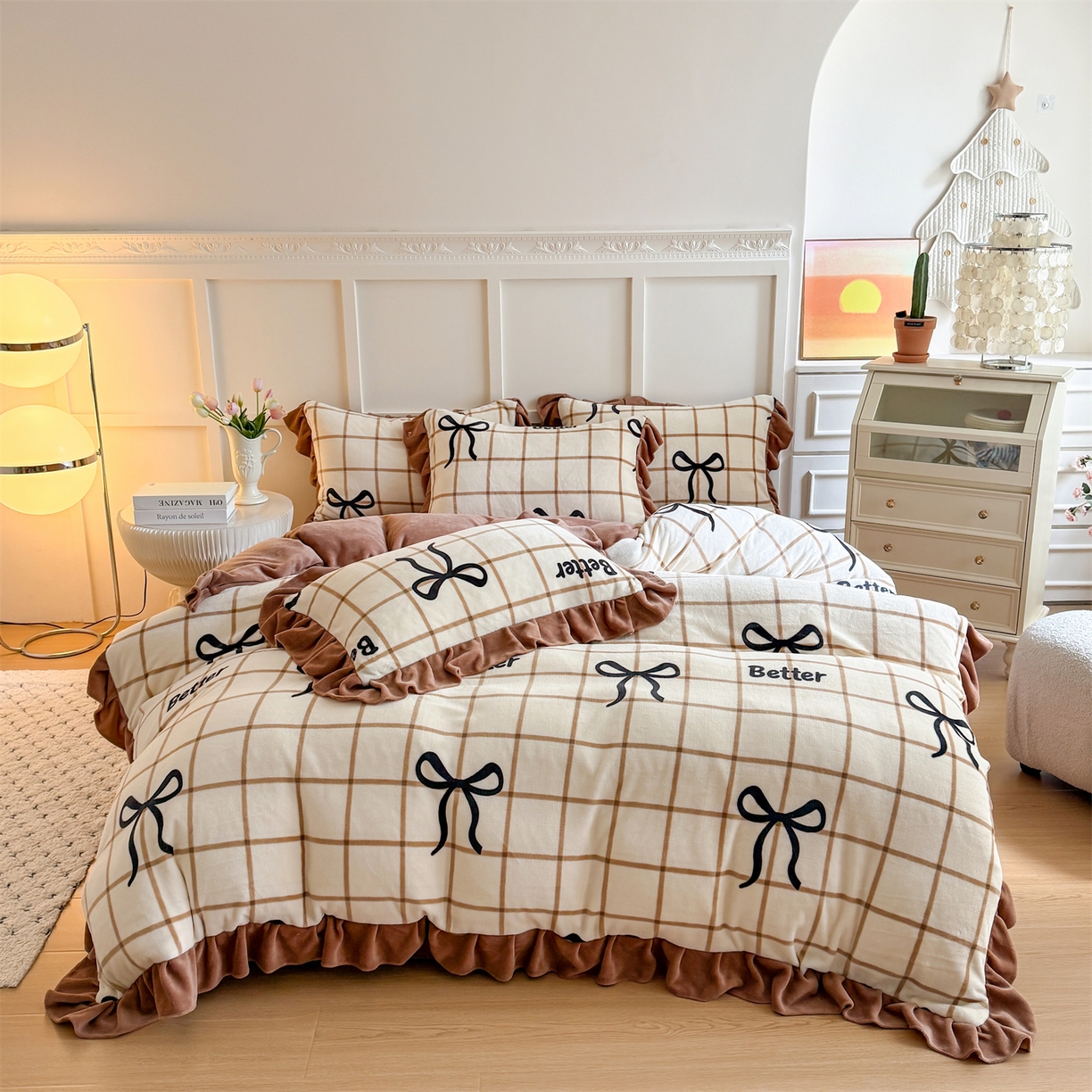 91家纺网 家纺一手货源 找家纺 温眠家纺 2025新款200g全工艺牛奶绒花边款四件套吊边床单 奶茶蝴蝶结