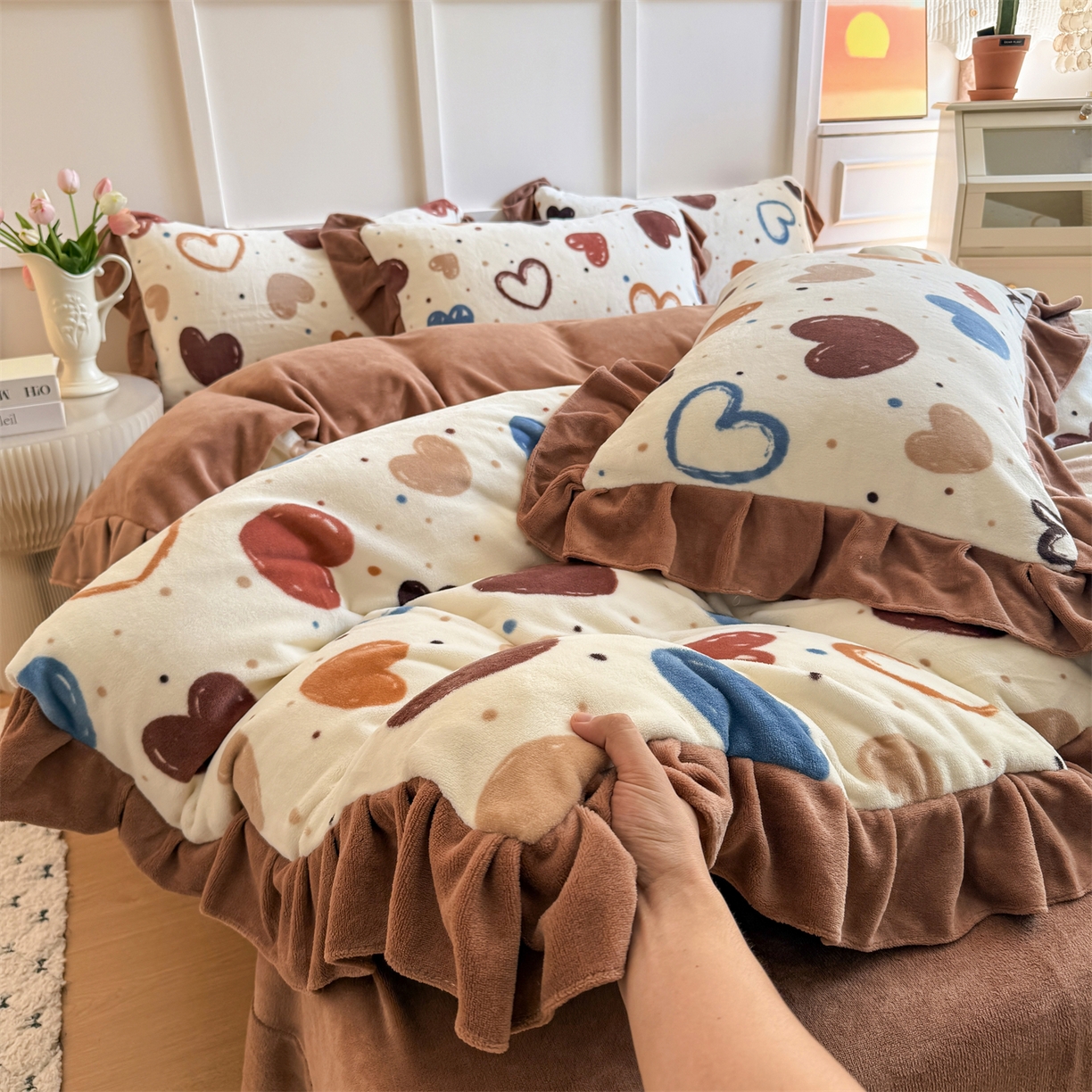 91家纺网 家纺一手货源 找家纺 温眠家纺 2025新款200g全工艺牛奶绒花边款四件套吊边床单 心意