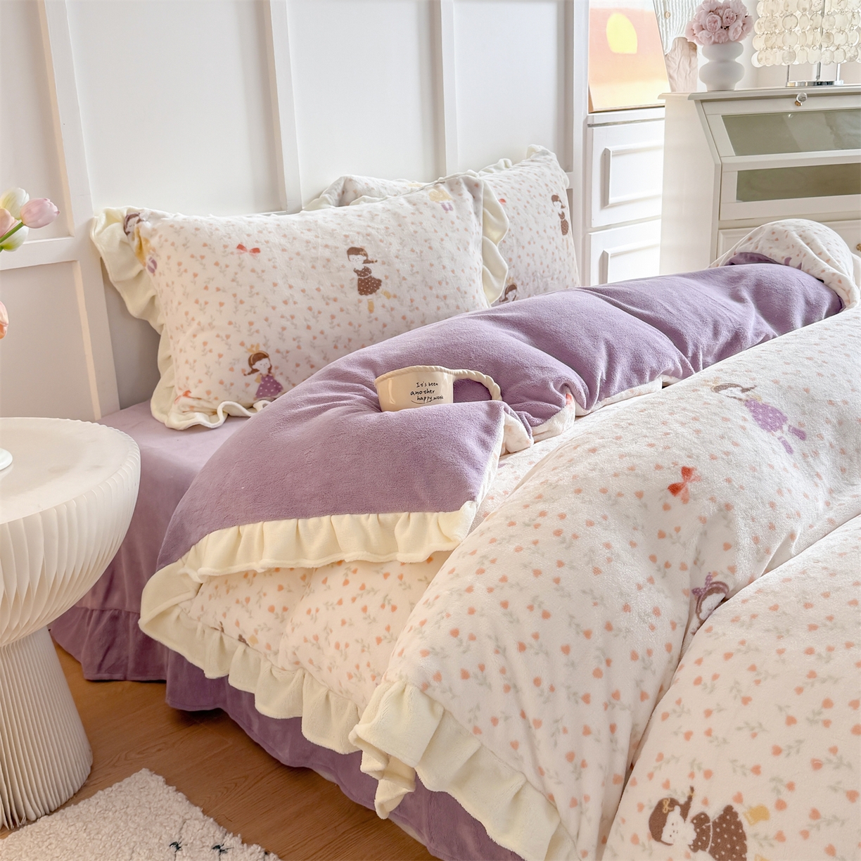 91家纺网 家纺一手货源 找家纺 温眠家纺 2025新款200g全工艺牛奶绒花边款四件套吊边床单 春意