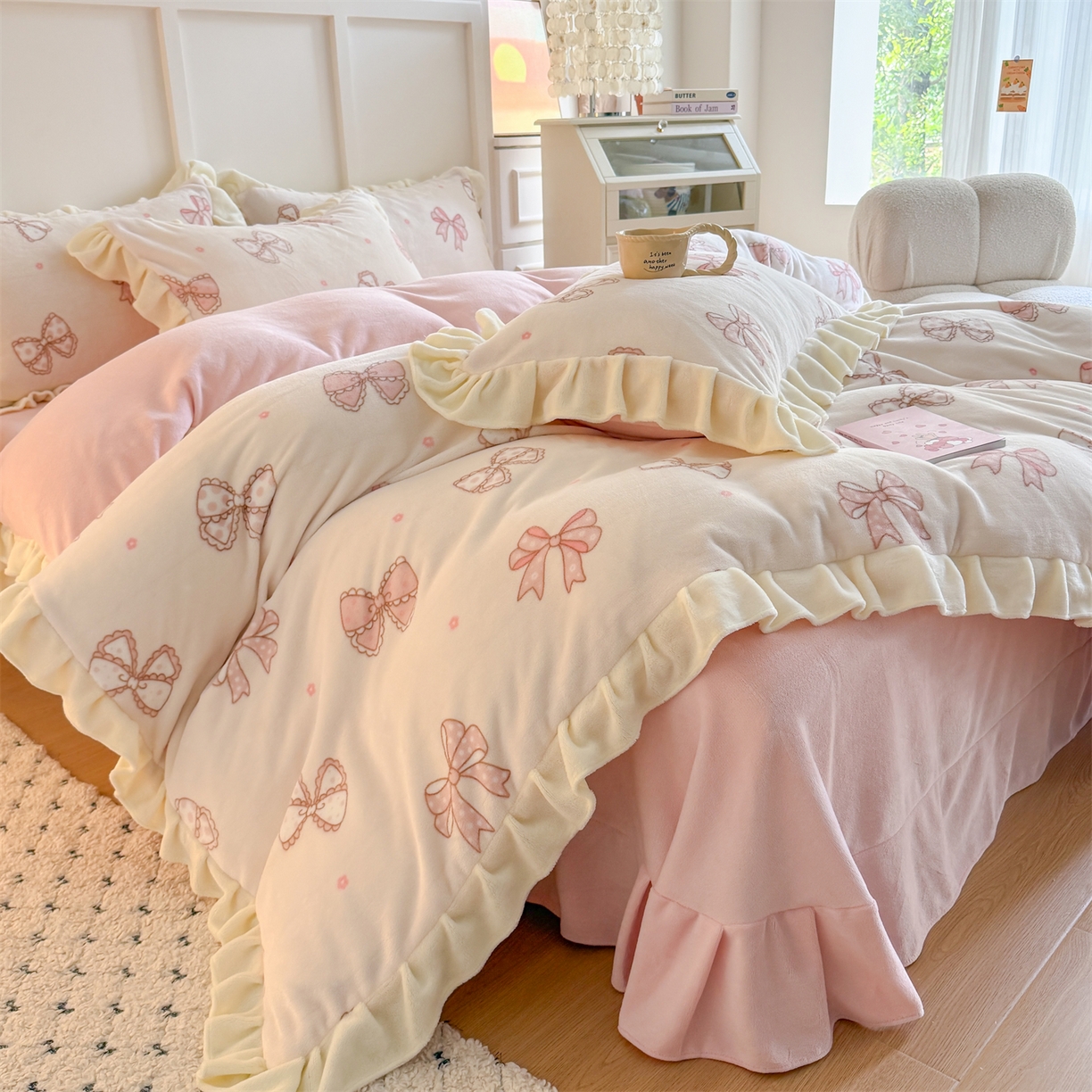 91家纺网 家纺一手货源 找家纺 温眠家纺 2025新款200g全工艺牛奶绒花边款四件套吊边床单 蝴蝶结