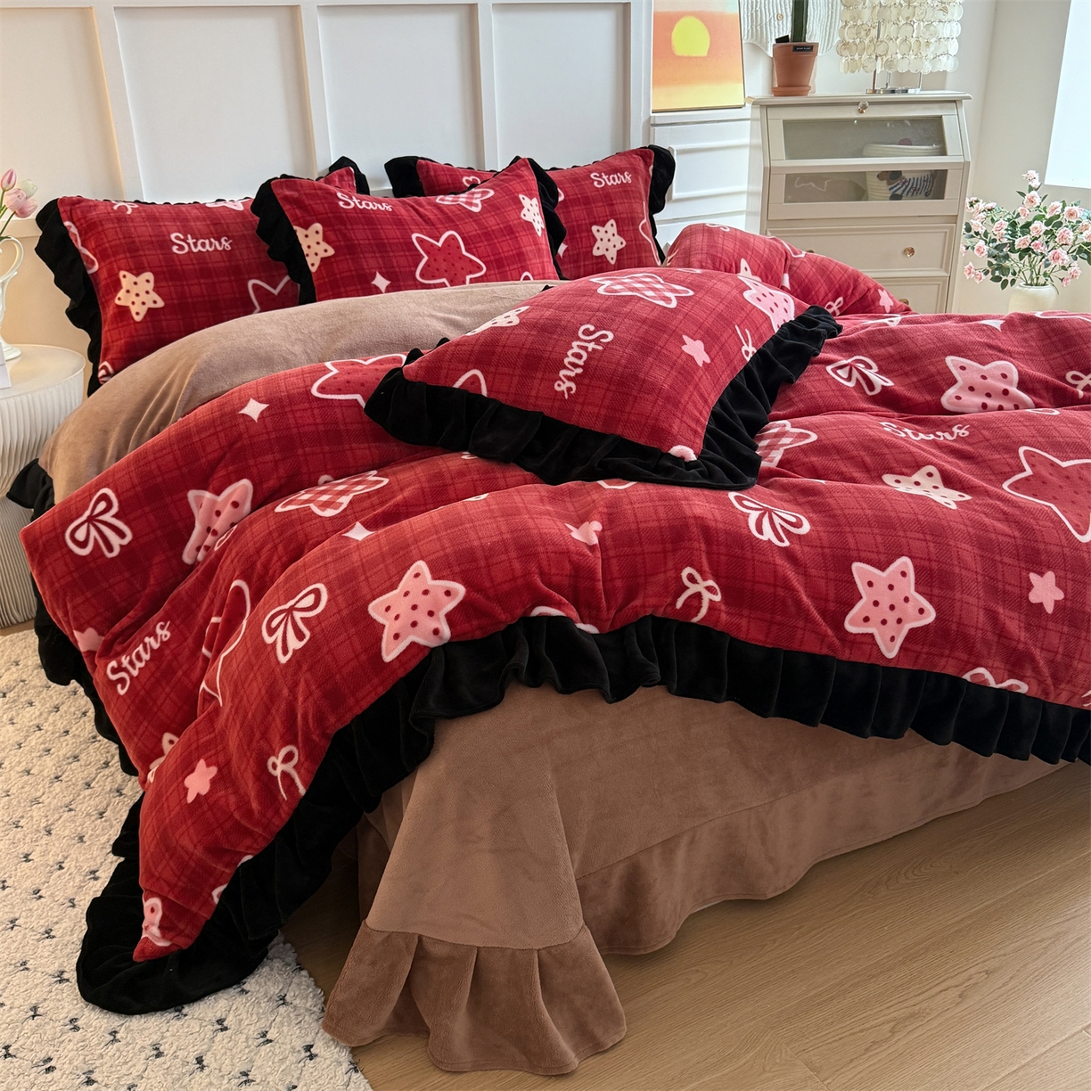 91家纺网 家纺一手货源 找家纺 温眠家纺 2025新款200g全工艺牛奶绒花边款四件套吊边床单 圣诞星星