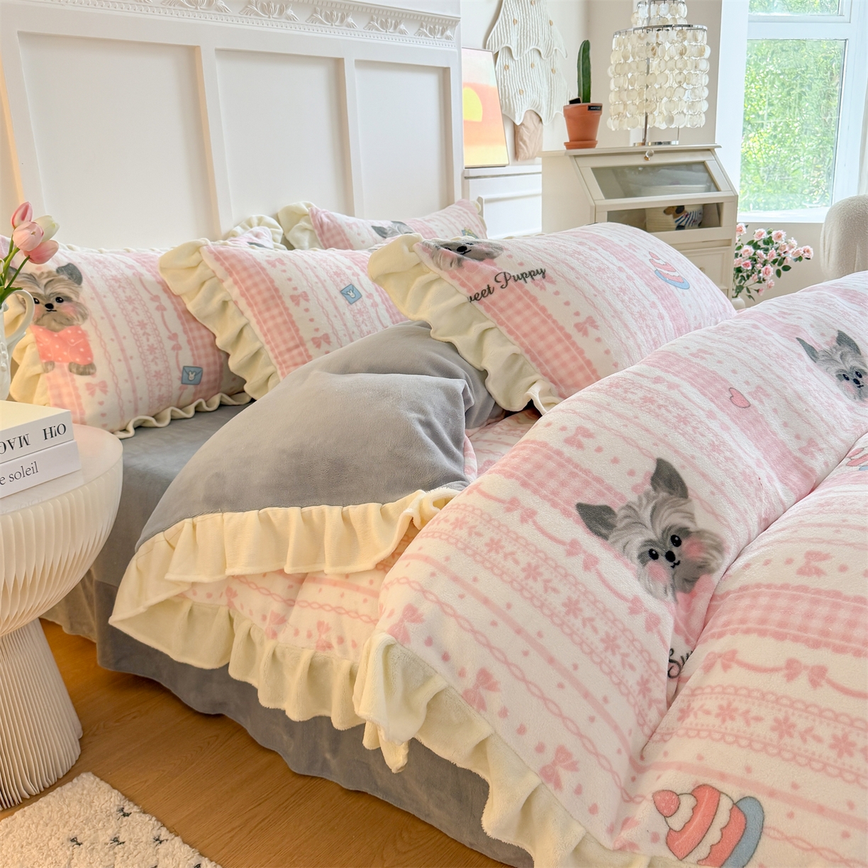 91家纺网 家纺一手货源 找家纺 温眠家纺 2025新款200g全工艺牛奶绒花边款四件套吊边床单 雪纳瑞