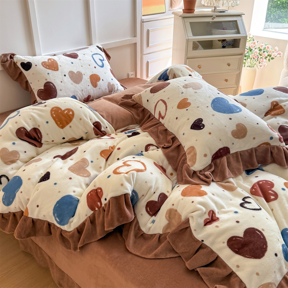 91家纺网 家纺一手货源 找家纺 温眠家纺 2025新款200g全工艺牛奶绒花边款四件套吊边床单 心意