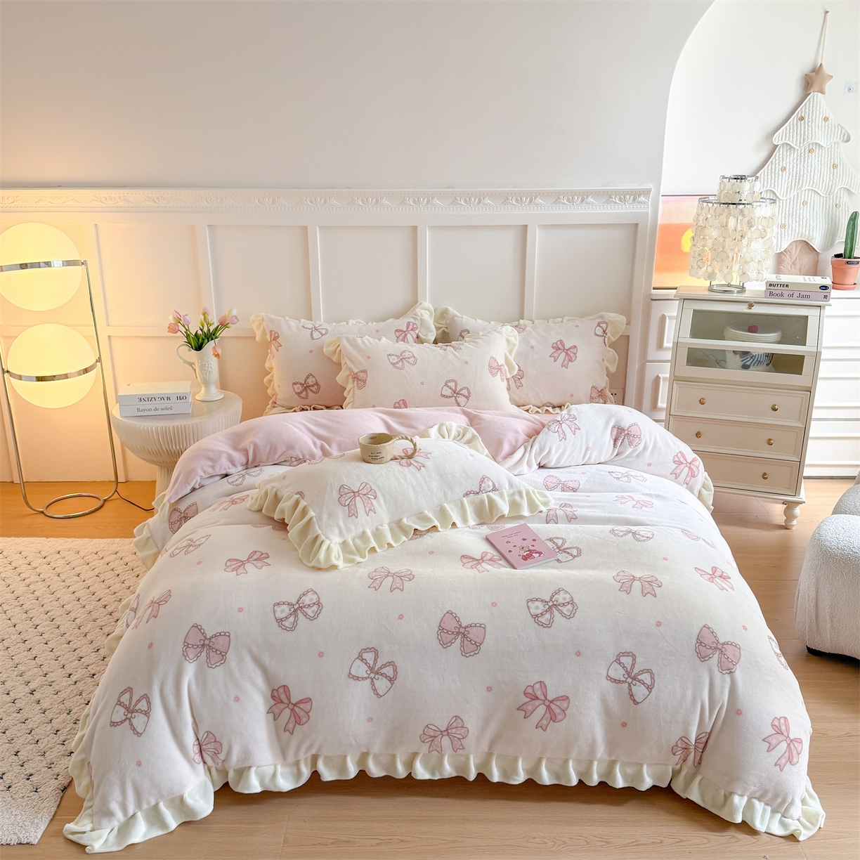 91家纺网 家纺一手货源 找家纺 温眠家纺 2025新款200g全工艺牛奶绒花边款四件套吊边床单 蝴蝶结