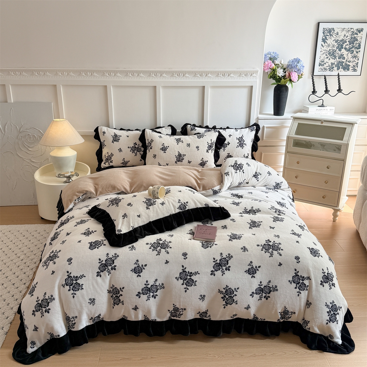 温眠家纺 2025新款200g全工艺牛奶绒花边款四件套吊边床单 山野玫瑰