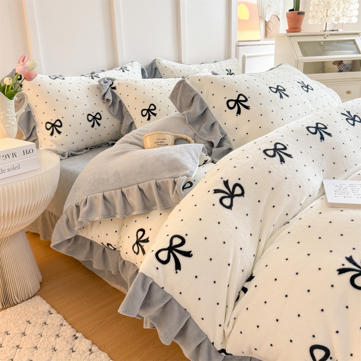 91家纺网 家纺一手货源 找家纺 温眠家纺 2025新款200g全工艺牛奶绒花边款四件套吊边床单 简单格调