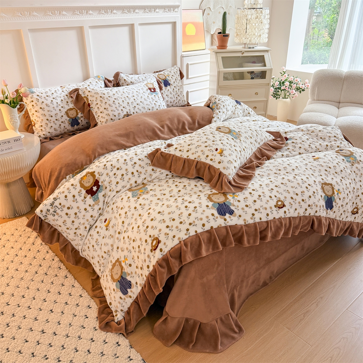 91家纺网 家纺一手货源 找家纺 温眠家纺 2025新款200g全工艺牛奶绒花边款四件套吊边床单 快乐狮子