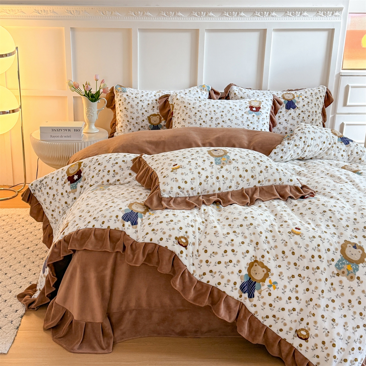 91家纺网 家纺一手货源 找家纺 温眠家纺 2025新款200g全工艺牛奶绒花边款四件套吊边床单 快乐狮子