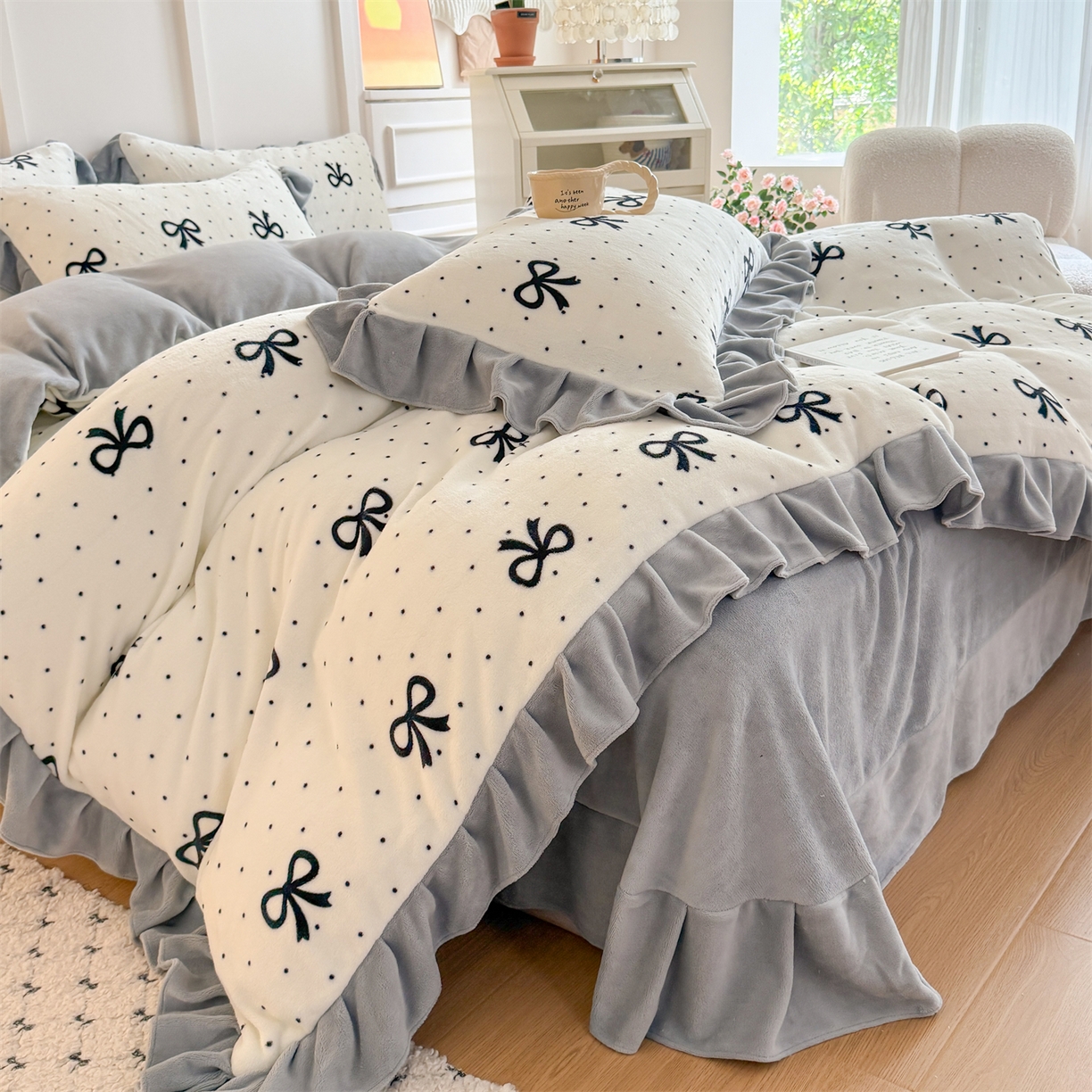 91家纺网 家纺一手货源 找家纺 温眠家纺 2025新款200g全工艺牛奶绒花边款四件套吊边床单 简单格调