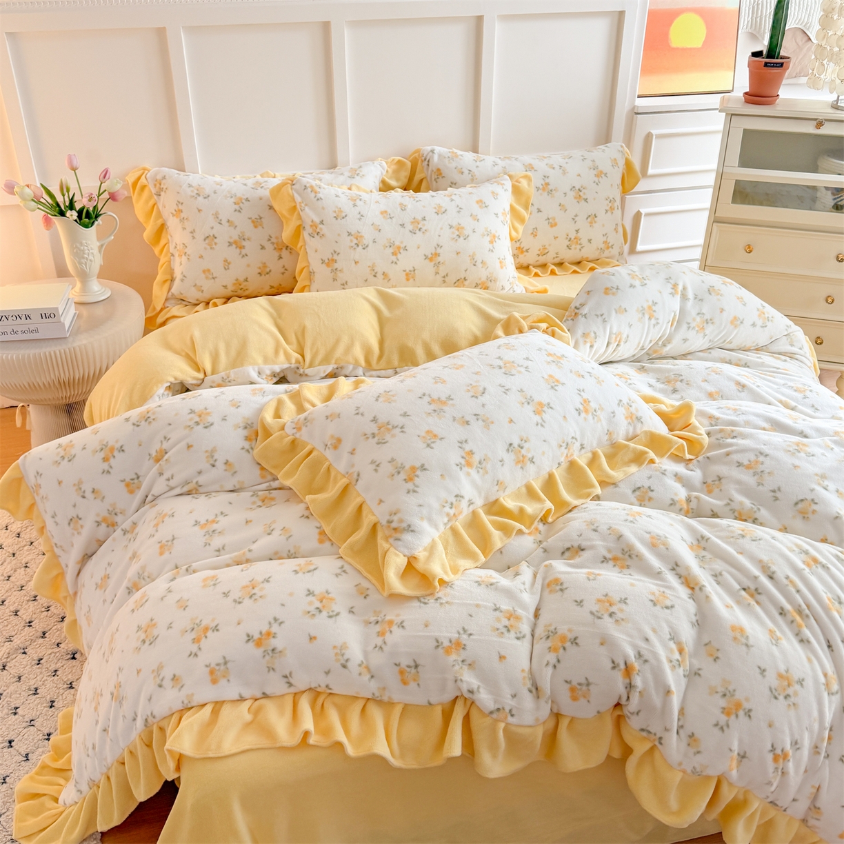 91家纺网 家纺一手货源 找家纺 温眠家纺 2025新款200g全工艺牛奶绒花边款四件套吊边床单 小黄花