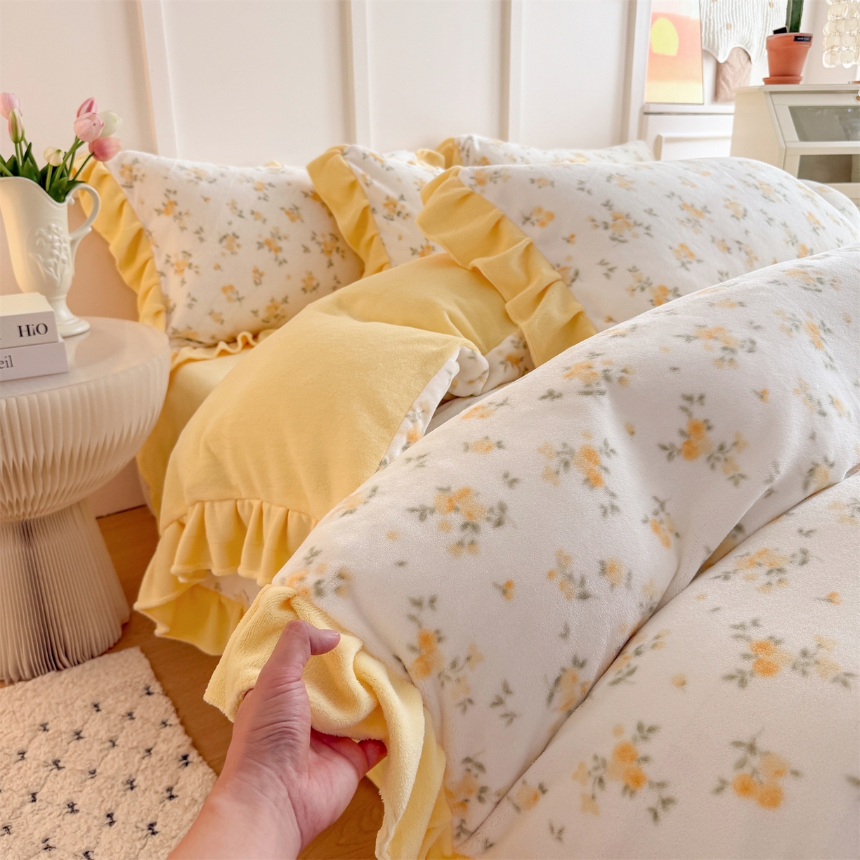 91家纺网 家纺一手货源 找家纺 温眠家纺 2025新款200g全工艺牛奶绒花边款四件套吊边床单 小黄花