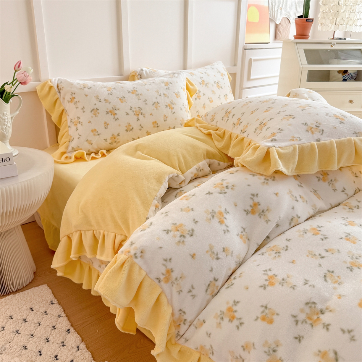 91家纺网 家纺一手货源 找家纺 温眠家纺 2025新款200g全工艺牛奶绒花边款四件套吊边床单 小黄花