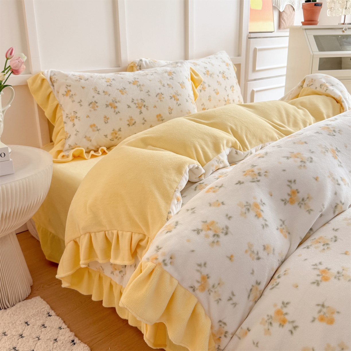 91家纺网 家纺一手货源 找家纺 温眠家纺 2025新款200g全工艺牛奶绒花边款四件套吊边床单 小黄花