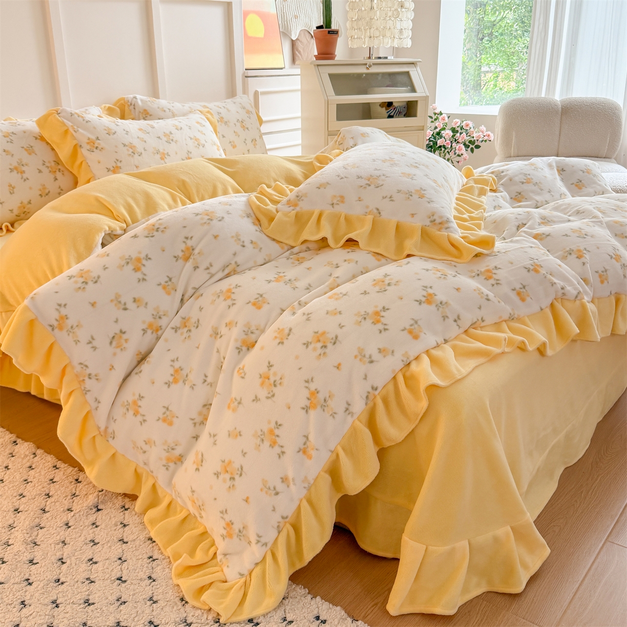 91家纺网 家纺一手货源 找家纺 温眠家纺 2025新款200g全工艺牛奶绒花边款四件套吊边床单 小黄花