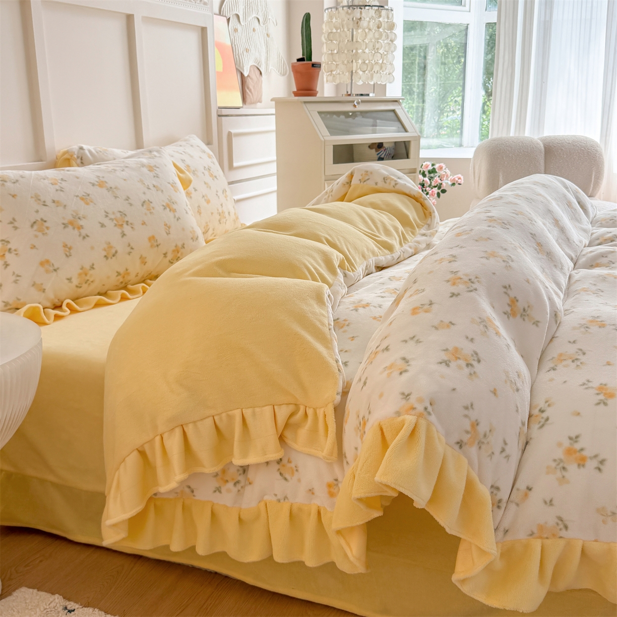 91家纺网 家纺一手货源 找家纺 温眠家纺 2025新款200g全工艺牛奶绒花边款四件套吊边床单 小黄花
