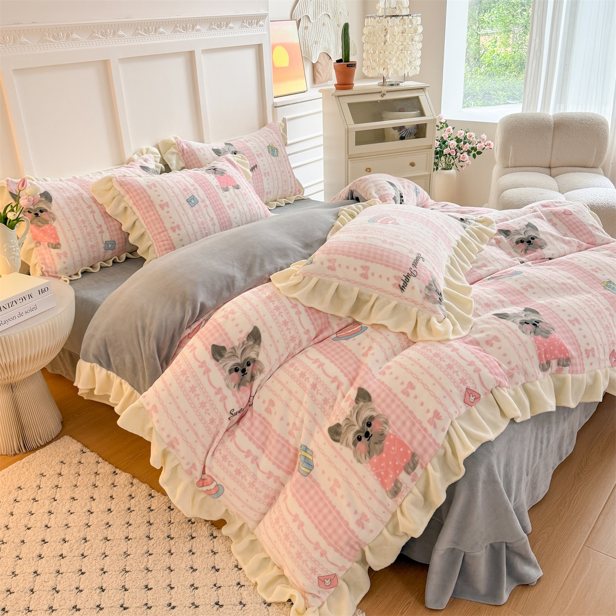 91家纺网 家纺一手货源 找家纺 温眠家纺 2025新款200g全工艺牛奶绒花边款四件套吊边床单 雪纳瑞