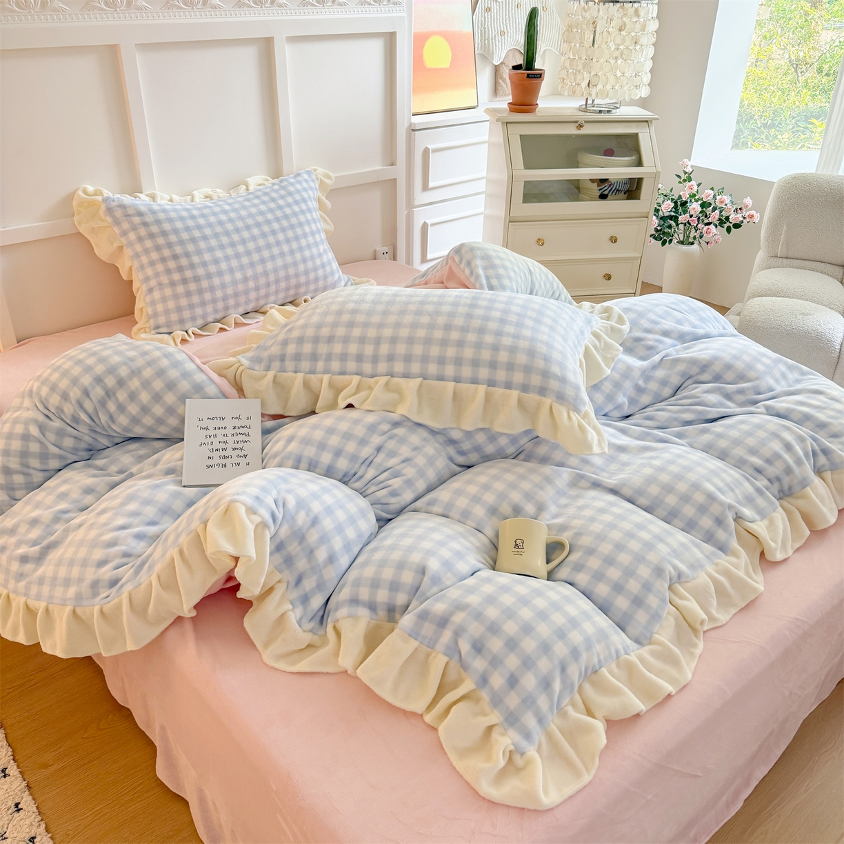 91家纺网 家纺一手货源 找家纺 温眠家纺 2025新款200g全工艺牛奶绒花边款四件套吊边床单 天蓝格