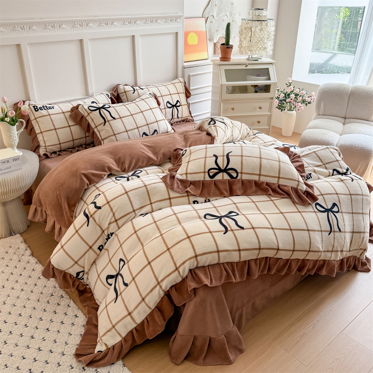 91家纺网 家纺一手货源 找家纺 温眠家纺 2025新款200g全工艺牛奶绒花边款四件套吊边床单 奶茶蝴蝶结