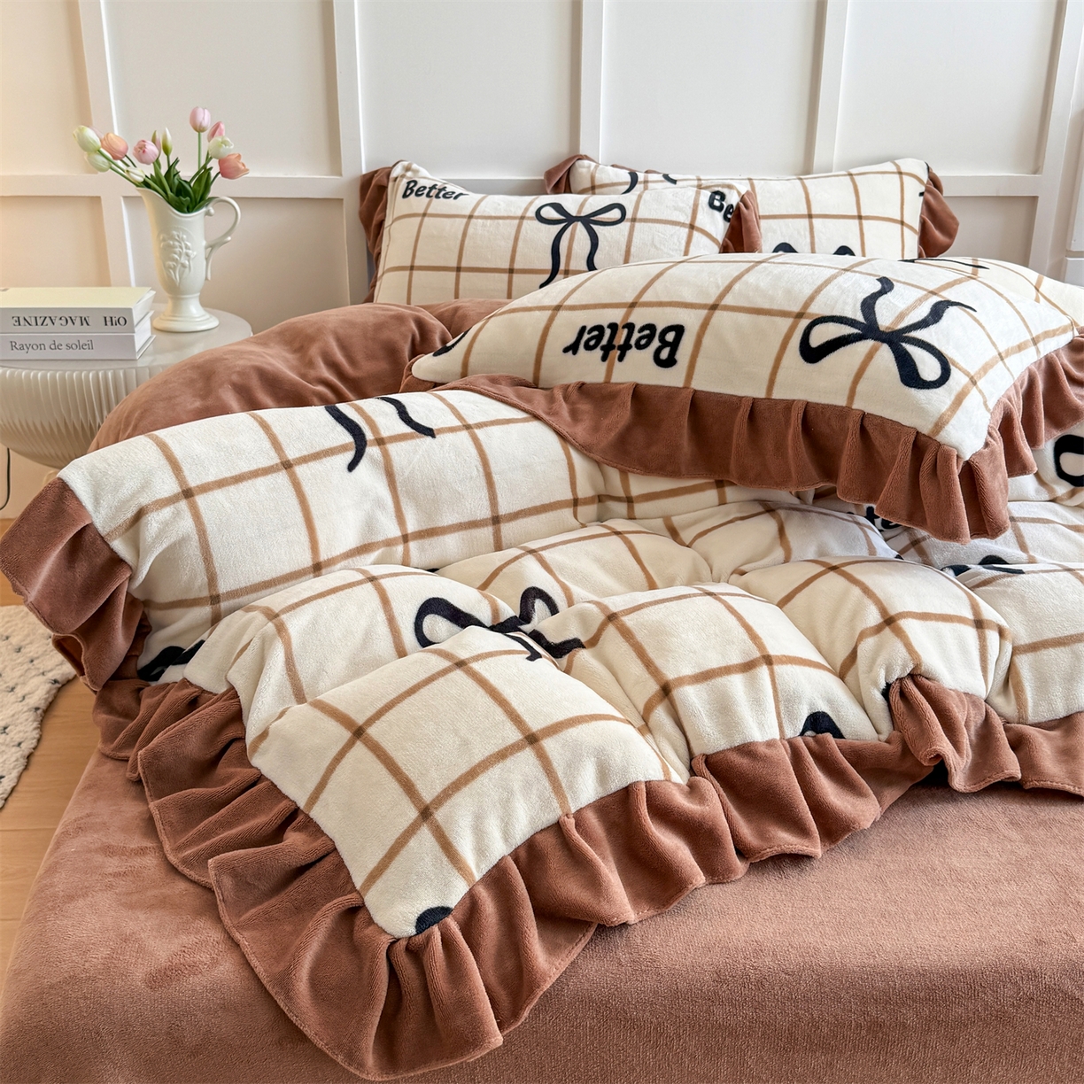 91家纺网 家纺一手货源 找家纺 温眠家纺 2025新款200g全工艺牛奶绒花边款四件套吊边床单 奶茶蝴蝶结