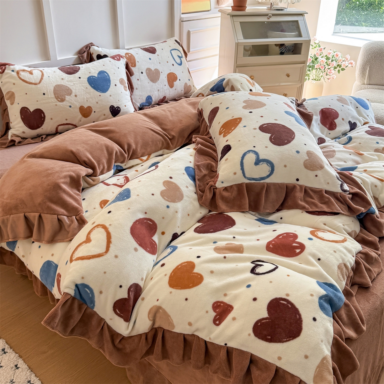 91家纺网 家纺一手货源 找家纺 温眠家纺 2025新款200g全工艺牛奶绒花边款四件套吊边床单 心意