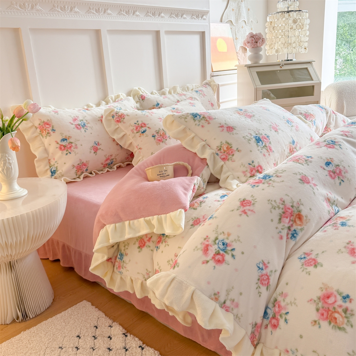 91家纺网 家纺一手货源 找家纺 温眠家纺 2025新款200g全工艺牛奶绒花边款四件套吊边床单 甜美梦境