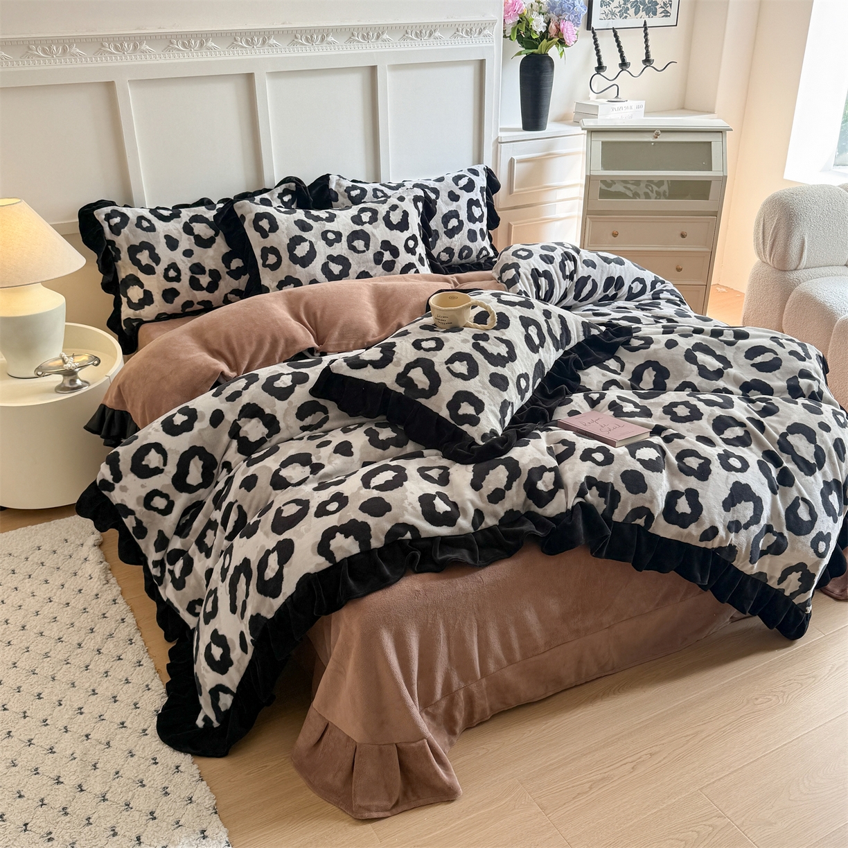 91家纺网 家纺一手货源 找家纺 温眠家纺 2025新款200g全工艺牛奶绒花边款四件套吊边床单 野性