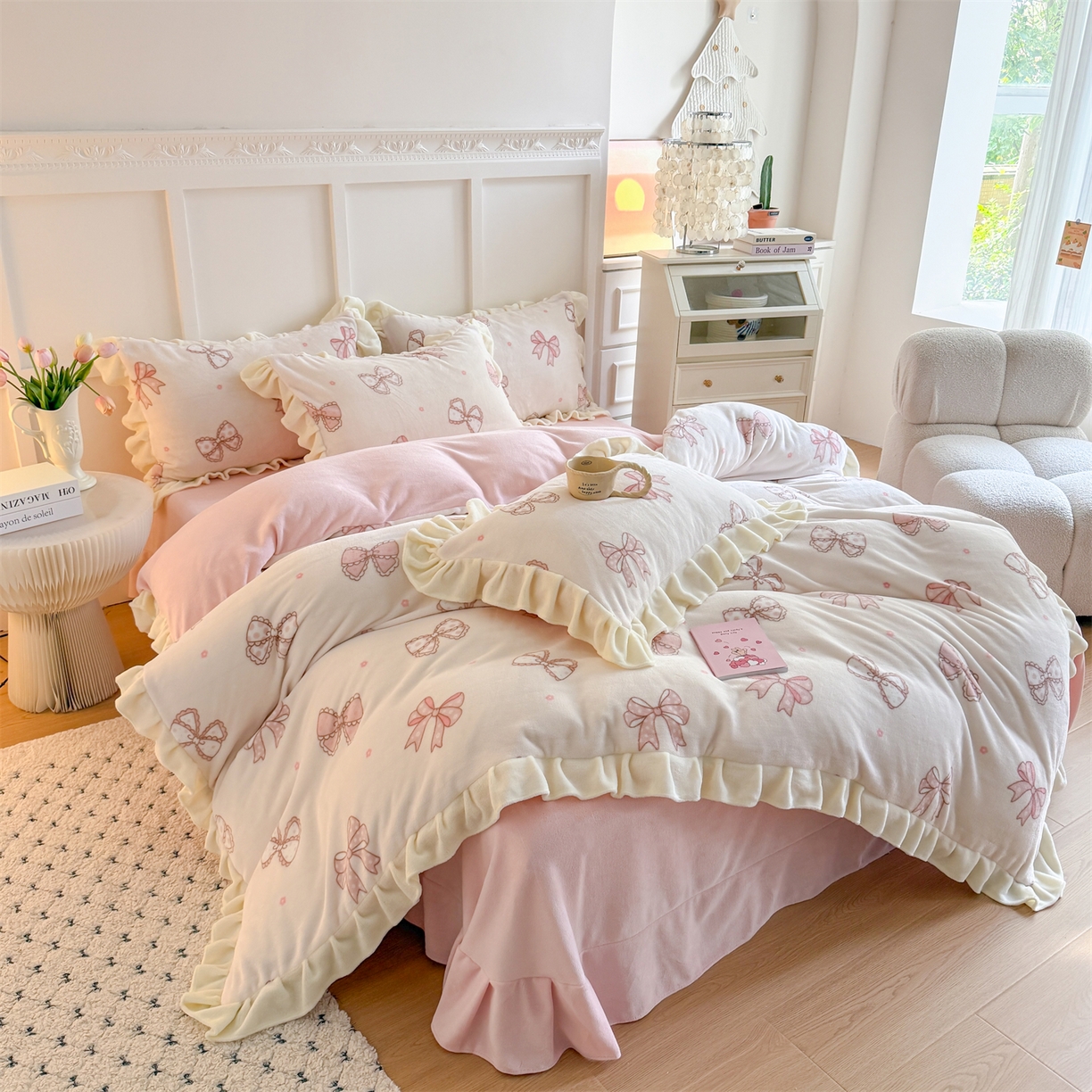 91家纺网 家纺一手货源 找家纺 温眠家纺 2025新款200g全工艺牛奶绒花边款四件套吊边床单 蝴蝶结