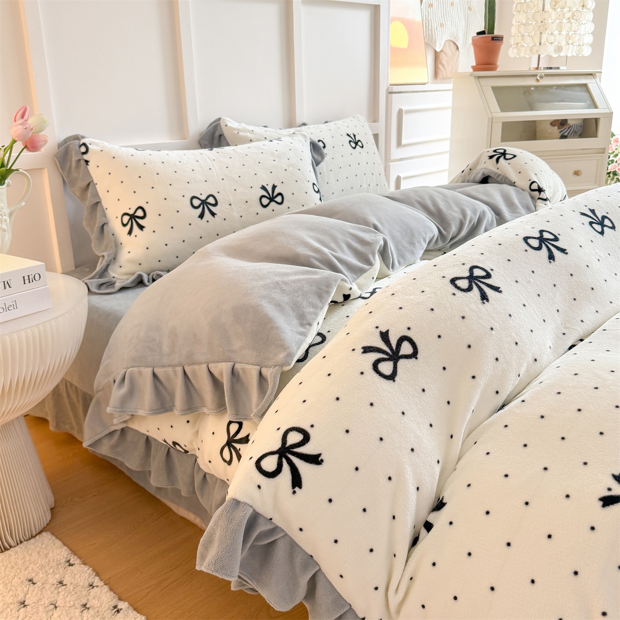 91家纺网 家纺一手货源 找家纺 温眠家纺 2025新款200g全工艺牛奶绒花边款四件套吊边床单 简单格调