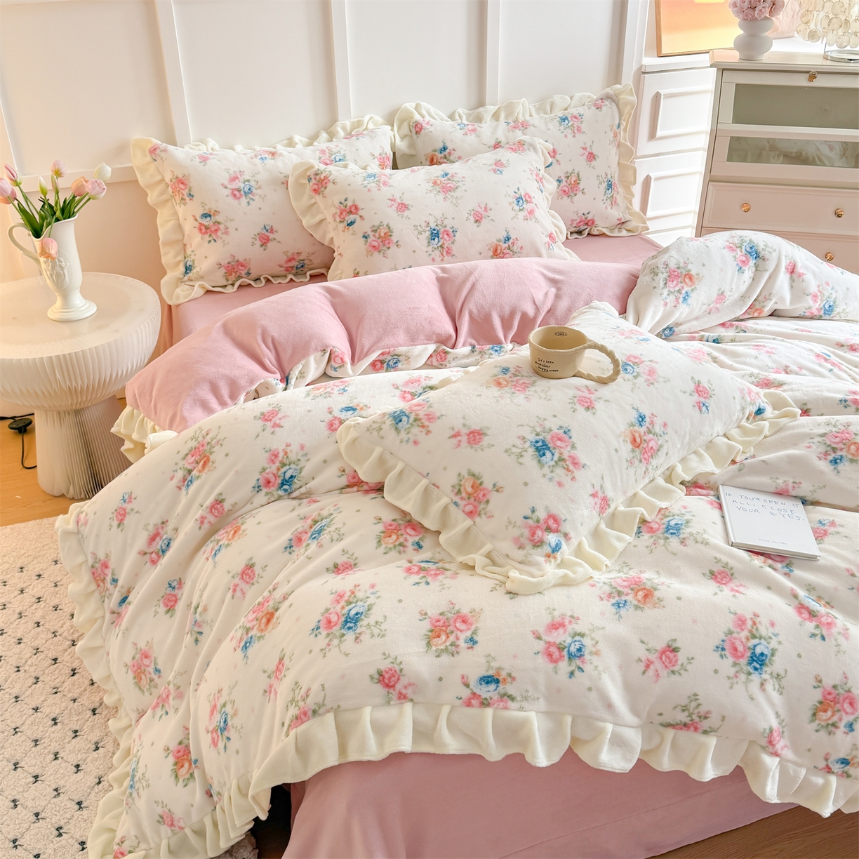 91家纺网 家纺一手货源 找家纺 温眠家纺 2025新款200g全工艺牛奶绒花边款四件套吊边床单 甜美梦境