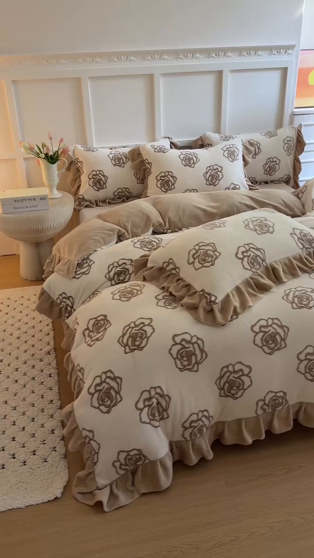 91家纺网 家纺一手货源 找家纺 温眠家纺 2025新款200g全工艺牛奶绒花边款四件套吊边床单 山茶花