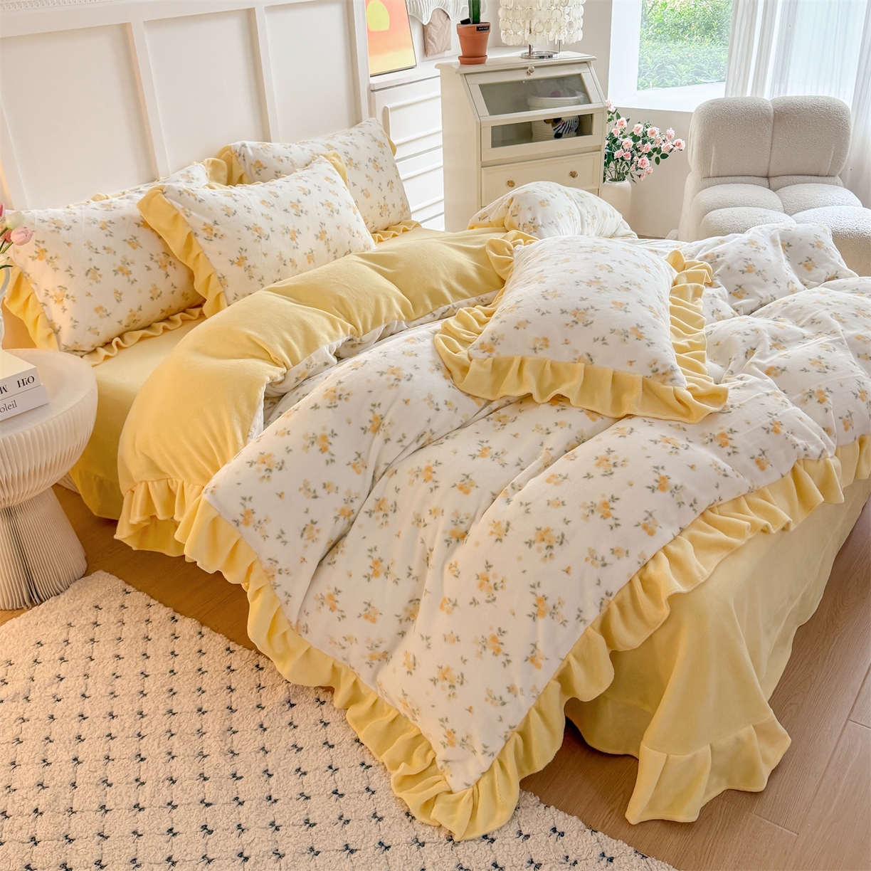 91家纺网 家纺一手货源 找家纺 温眠家纺 2025新款200g全工艺牛奶绒花边款四件套吊边床单 小黄花