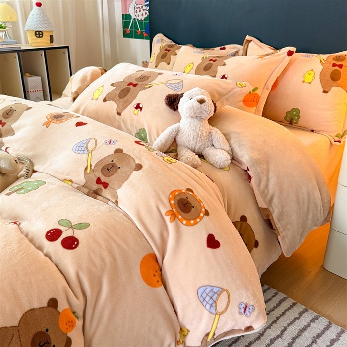 91家纺网 家纺一手货源 找家纺 温眠家纺 2025新款加厚牛奶绒四件套跑量款 橘子卡皮