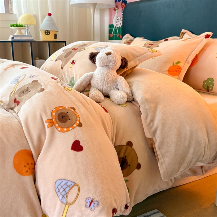 91家纺网 家纺一手货源 找家纺 温眠家纺 2025新款加厚牛奶绒四件套跑量款 橘子卡皮