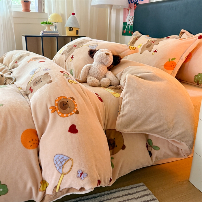 91家纺网 家纺一手货源 找家纺 温眠家纺 2025新款加厚牛奶绒四件套跑量款 橘子卡皮