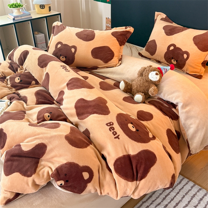 91家纺网 家纺一手货源 找家纺 温眠家纺 2025新款加厚牛奶绒四件套跑量款 可可熊