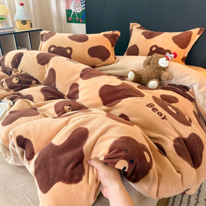 91家纺网 家纺一手货源 找家纺 温眠家纺 2025新款加厚牛奶绒四件套跑量款 可可熊