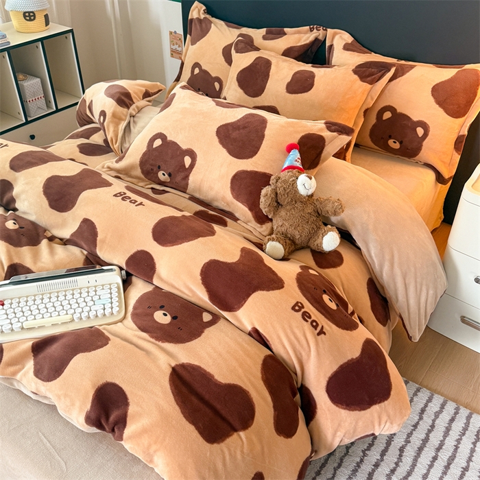 91家纺网 家纺一手货源 找家纺 温眠家纺 2025新款加厚牛奶绒四件套跑量款 可可熊