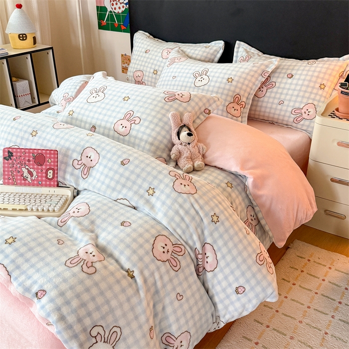 91家纺网 家纺一手货源 找家纺 温眠家纺 2025新款加厚牛奶绒四件套跑量款 蓝格兔兔