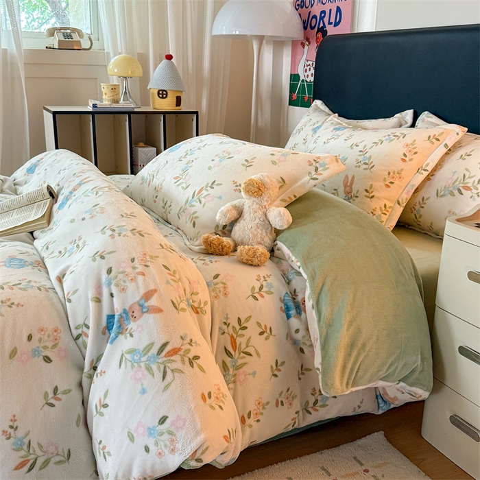 91家纺网 家纺一手货源 找家纺 温眠家纺 2025新款加厚牛奶绒四件套跑量款 秘密花园