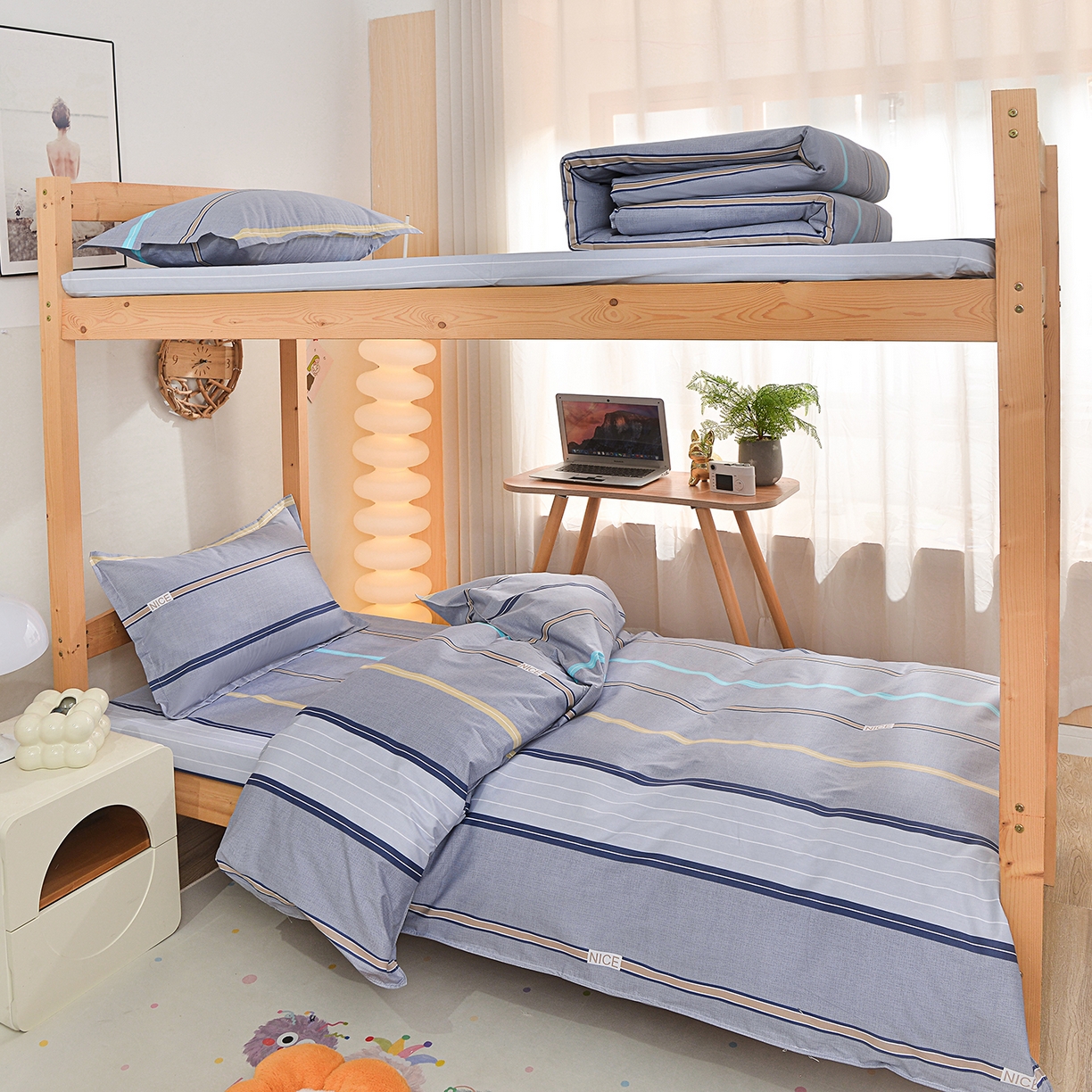 91家纺网 家纺一手货源 找家纺 小雨家纺 2026新款13372宿舍纯棉40支印花三件套 哈尼-灰