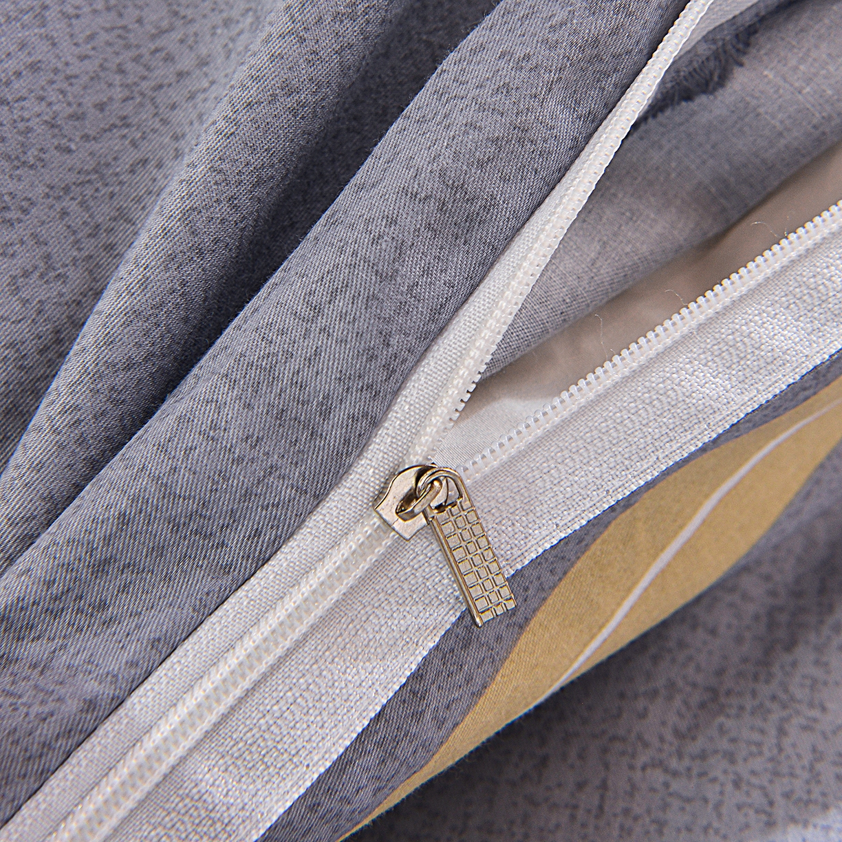 91家纺网 家纺一手货源 找家纺 小雨家纺 2026新款13372宿舍纯棉40支印花三件套 哈尼-灰