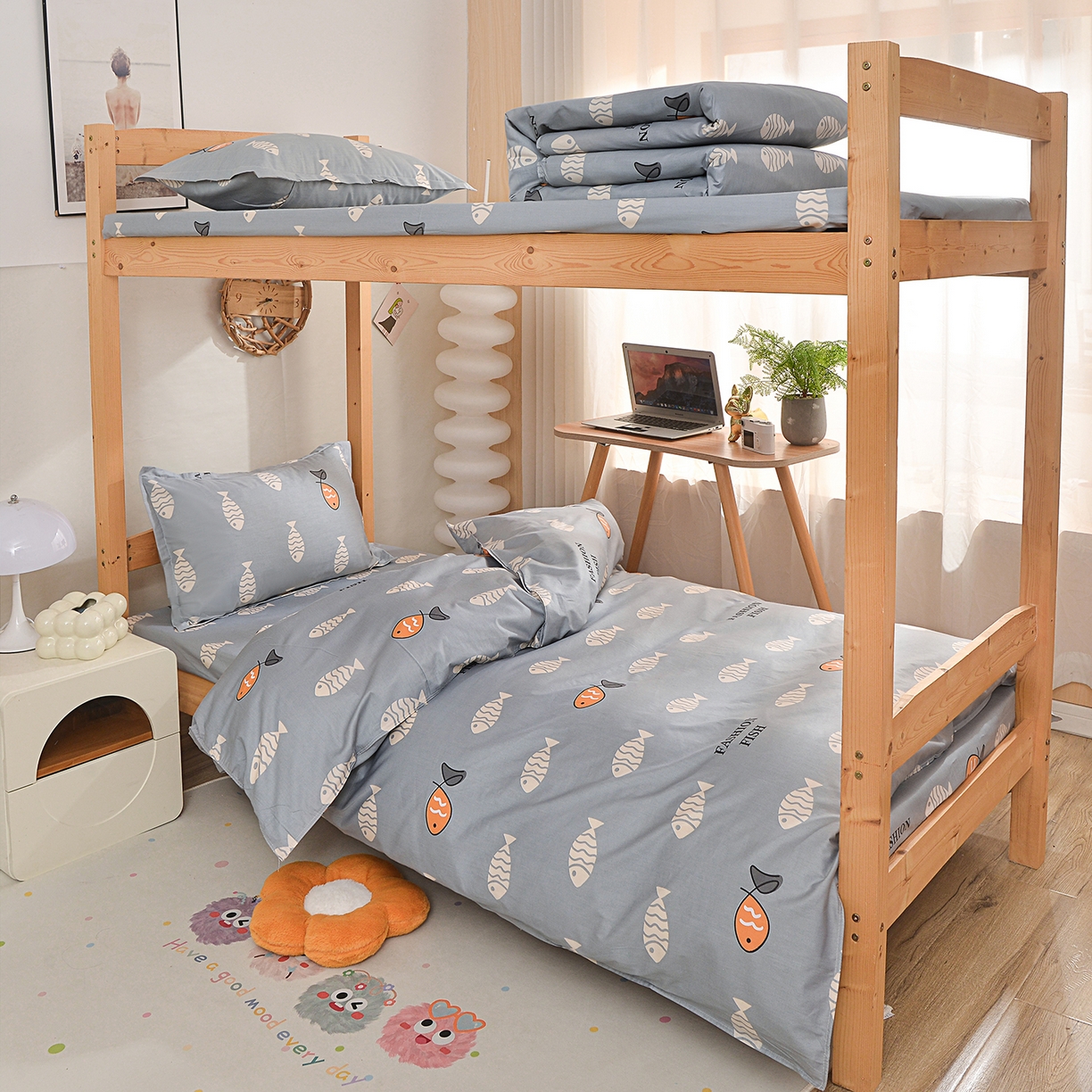 91家纺网 家纺一手货源 找家纺 小雨家纺 2026新款13372宿舍纯棉40支印花三件套 海洋森林-灰