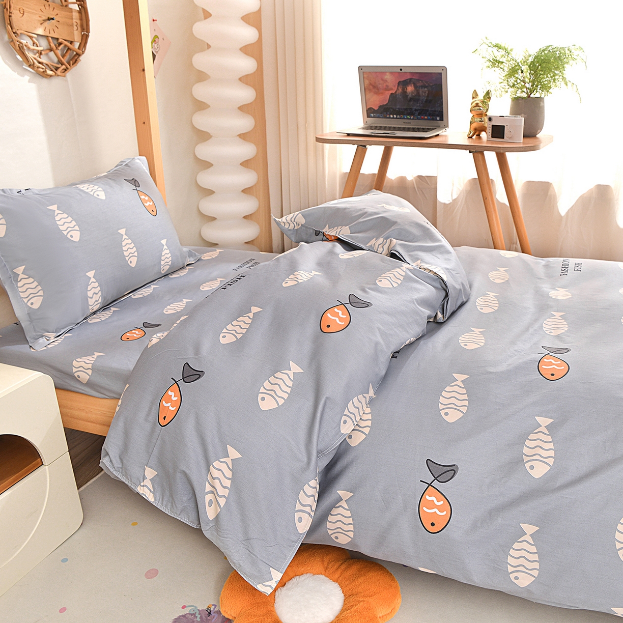 91家纺网 家纺一手货源 找家纺 小雨家纺 2026新款13372宿舍纯棉40支印花三件套 海洋森林-灰